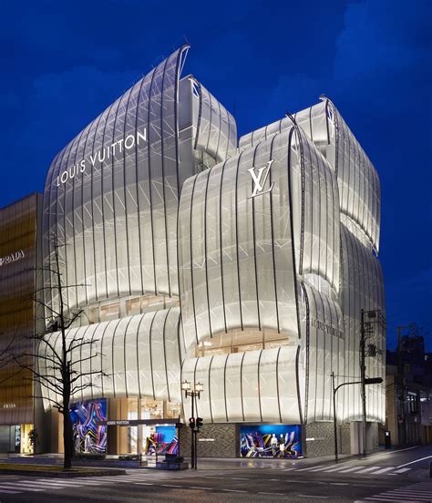 louis vuitton flagship store tokyo.